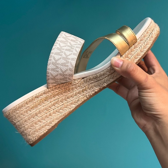 Michael Kors monogram Sidney toe sandal - Picture 8 of 17